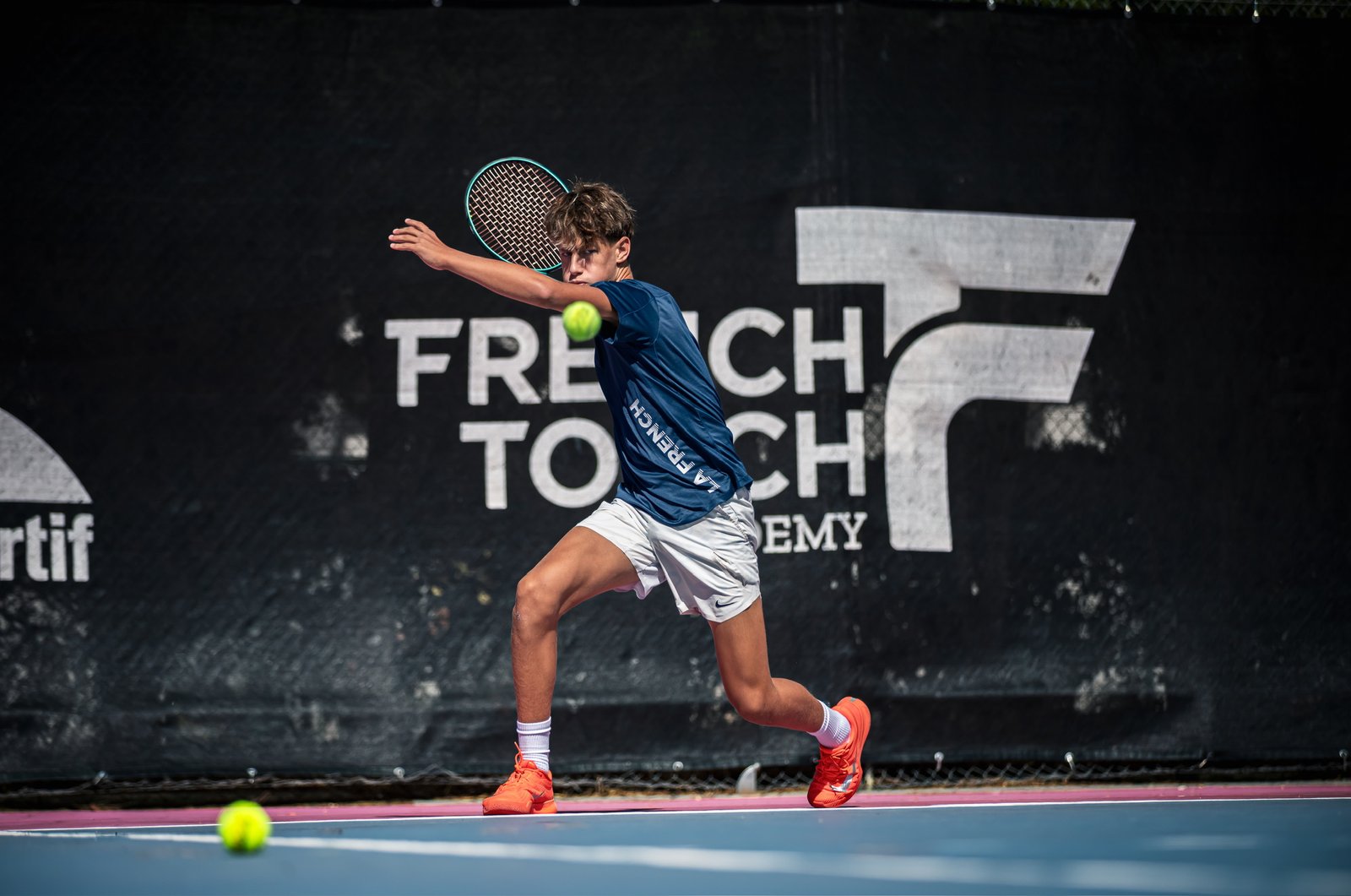 Maxon playing a tennis forehand